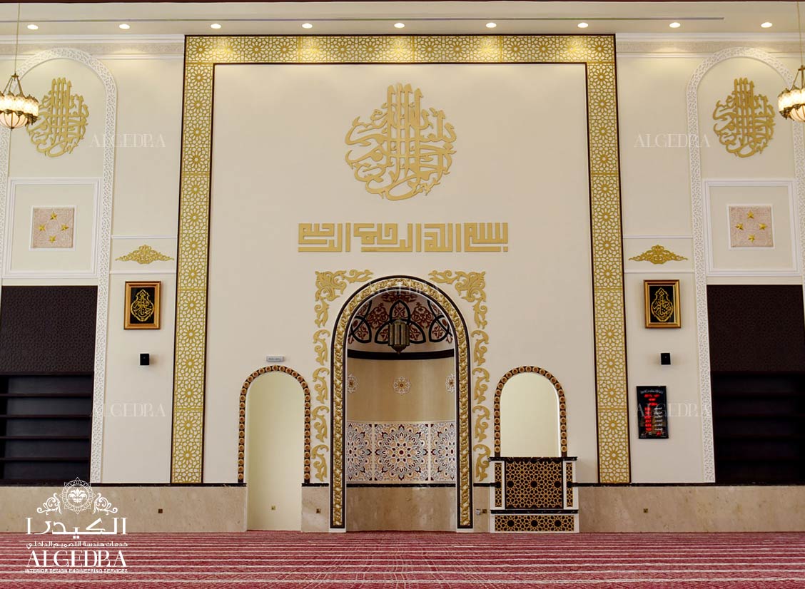 الكيدرا تضع اللمسات الأخيرة لديكور مسجد خليل الرحمن